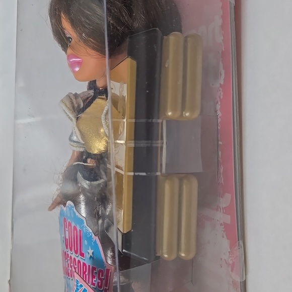 BRATZ Play Sportz Fashionably Fit Yasmin - Picture 5 of 8